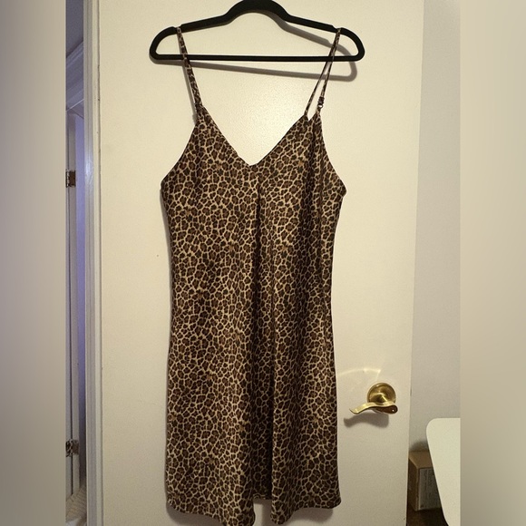 Suzy Shier Leopard Print Mini Dress - Picture 2 of 2